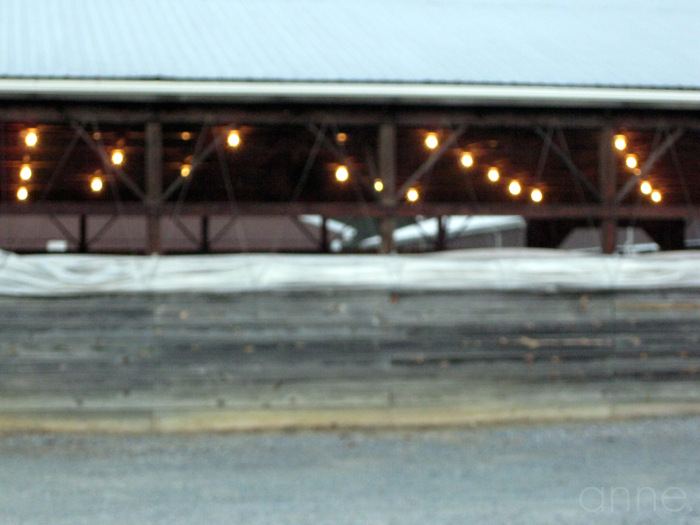 lit barn-001
